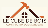 Logo Le Cube de Bois : marteau formant un toit, petite fenêtre, avec texte 'Construction Bois et Zinguerie'.